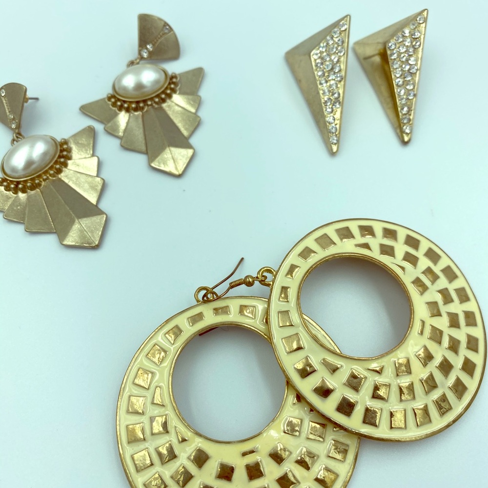 3 pairs of earrings